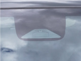 【ホンダセンシング】 「ミリ波レーダー」と「単眼カメラ」の異なる特性を持つ2つのセンサーなどにより、安心・快適な運転を支援します。
