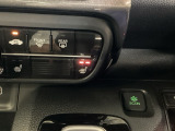 運転席と助手席には寒い時期に大活躍のシートヒーター付です。