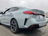 コーナーセンサーが搭載しておりますので、車庫入れの際など、障害物の接近を音で知らせます。