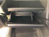 よく使うものが手を伸ばせばすぐ届く、機能面で充実した収納。