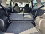【シートアレンジ】シートを跳ね上げで荷室も広々確保出来ます。