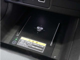 ◆ワイヤレス充電器◆ワイヤレス充電規格Qiに適合した機器を充電エリアに置くことで使用できます。