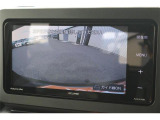 バックモニター付ですので、車庫入れも駐車もラクラクです。