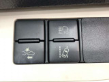 【TOYOTA SAFETY SENSE】走行中に前方の車両等を認識し、衝突の可能性がある時は警報音とブレーキで衝突回避と被害軽減をアシストしてくれます。