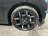 純正アルミホイールで、愛車をもっとカッコよく自動車メーカーが直接扱う純正アルミホイール。車種にマッチしたデザインで、愛車の個性を際立たせます。安全性や耐久性にも優れ、安心して使用できます。