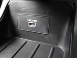 HDMI接続端子。センターコンソル下にあります。