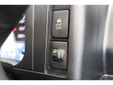 ヘッドライトはマニュアルレベリング機能付き。荷物をたくさん積んで車体が斜めになった時などにヘッドライトの高さを調節する機能です。