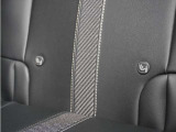【ISOFIX】チャイルドシートを固定する専用金具が装備。シートベルトいらずでチャイルドシートと固定金具を連結するだけで固定できます。