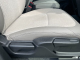 【運転席シート】ハイトアジャスター機能で自分の運転しやすい高さに座席を調整できます!