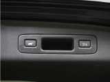 ◆予約クローズ機能付きパワーテールゲート◆キーや運転席のボタン、ハンズフリー機能など多彩なアクセスで自動開閉できます。