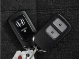 ◆スマートキー◆カギをバッグやポケットに入れたままでもドアロックの開閉ができる『スマートキー』付き!雨天や暗くなってもカギを取り出す必要がなくドアの開錠&エンジンも始動できます
