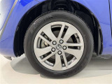 かっこいいホイールですね。 車のイメージを大きく左右するホイール部分はコダワリを持ちたいですね。