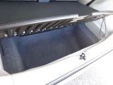 フロアの下にも荷物などを収納できるサブトランクも備えています。荷室内で散らかりがちな荷物を整理整頓なんてのもイイですね♪