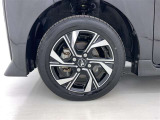 純正アルミホイールが車の雰囲気を引き立てますね!