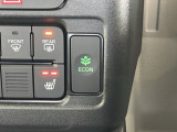 運転席にはシートヒーターが付いています!寒い日に便利な装備ですね。