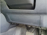 運転席の足元にもエアバッグ装備されております!