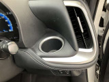 こちら運転席側のドリンクホルダーになります。