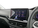 2ゾーンフルオートエアコン。運転席/助手席独立調整可能