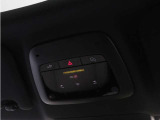 ルーフにあるON CALLボタンとSOSボタンは、車両が始動しない場合、パンクした場合、または事故に遭った場合などに支援の要請に使用できるため安心感を高めることができます。