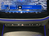 運転席・助手席で独立して温度設定が可能。室温や外気温の変化に応じて、設定に合わせた温度と風量を自動的に調整します。ブロアモーターの小型・軽量化によって、エネルギー効率も向上しています。