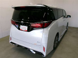 展示されているお車は全台1年間のトヨタロングラン保証が付いて参ります。最長3年間の保証をお付けすることも可能ですので、どのエリアに住むお客様でも安心して保証をお受けすることができます!