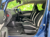 使いやすい収納スペースと、快適な座り心地が、ドライバーの運転をサポートします。細部にまでこだわった設計が魅力です。