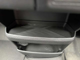 運転席 収納スペース