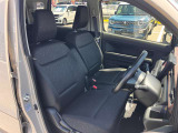 運転席もゆったり座ることができますよ☆