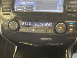 【左右独立型フルオートエアコン】運転席と助手席でそれぞれお好みの温度に設定可能。同乗者にも配慮した、快適な空調をお届け致します。