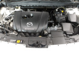 SKYACTIV-G 2.0にマイルドハイブリッドシステムを組み合わせ、乗れば乗るほど毎日の運転が楽しみになるe-SKYACTIV Gを搭載しています。