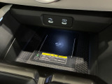 ワイヤレス充電器です!置くだけ充電が可能です♪対応したスマートフォンであれば、基本的に充電は可能です!