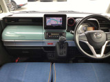 広々とした視界で運転も快適。勿論、安心、安全なSRSエアバックシステム運転席&助手席付