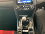 屋上展示場に常に50台以上の車両をご用意!お気に入りの1台が見つかるかも!?