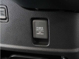 ◆センターロアボックス◆インパネ中央の下部には、ごみ箱としても使用する事ができるセンターロアボックスを装備しております。