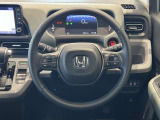 運転している間、長く触れているものだから手になじむハンドルがいいですよね。本革巻のステアリングは乗れば乗るほど手になじんでいきます。