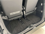 状況に応じてサードシートを跳ね上げれば沢山の荷物が載せられます!