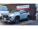 アイポイントが高くSUVらしく角ばったボディ形状で見切りが良く運転しやすいRAV4。大容量のラゲージスペースも特徴です。