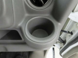運転席にカップホルダーを装備しております。