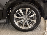 純正アルミホイールです。足元が引き立つので、車全体のイメージがアップしますよ!