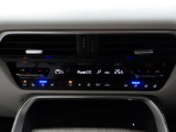 暑い夏の時期にとっても快適なシートベンチレーションを装備!シート内部に取り付けられたファンでシートの表面を換気して、涼しくしてくれます。