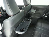 ◆ISOFIX◆シートベルトいらずでチャイルドシートと固定金具を連結するだけでガッチリ固定できます。