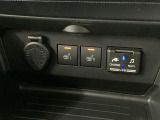 【アクセサリーソケット】12Vの電源は使いやすい位置に装備!用途は様々、スマホの充電やドラレコの電源として役に立ちます♪