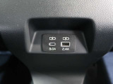 後席用にもUSB電源を2口備えています!!