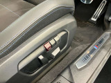 【電動シート(メモリー機能付き)】ドライバーのシートポジションを記憶させることが出来ます。お二人で交代しながら長距離を運転される際など、交代の度にシートポジションを確認する必要が御座いません。