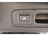 パワーテールゲート装備!荷物を持っていてもスイッチ一つでテールゲートの開閉が可能です!パワーテールゲートは運転席からも操作することが可能です!