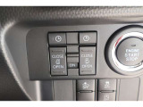 運転席からも操作の出来る助手席側パワースライドドアスイッチをタッチすると、ご家族様の乗り降りが便利で皆様の嬉しく頼もしい瞬間が過ごせます!
