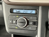 【オートエアコン】AUTOボタンを押してお好みの温度を設定!快適な室温でドライブをお楽しみいただけます♪