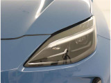 LEDランプ車 白く照らされるのが特徴です。明るいだけでなく、周囲からの認知されやすく歩行者や死角にいる方へアピール効果、安全性が飛躍的に向上します!