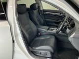当車両は、次のお客様に気持ちよくお乗りいただくため、専門スタッフによる【徹底シートクリーニング】を施工済みです!仕立てのいい高級感のある本革シートです