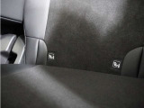 ◆ISOFIX◆シートベルトいらずでチャイルドシートと固定金具を連結するだけでガッチリ固定できます。